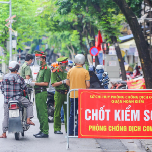 Hà Nội biến thành nhà tù lộ thiên để chiến đấu chống lại vi rút corona